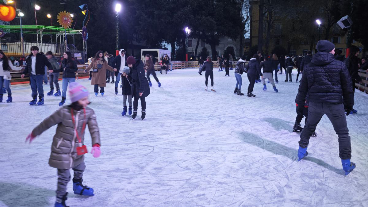 Magia del Natale a Montecatini Terme: Moruzzi Group porta la pista di pattinaggio in Piazza del Popolo